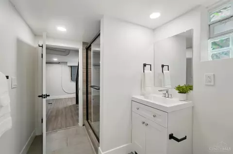 Bath - 4524 Clearview Ave, Cincinnati, OH 45205 photo 5 of 7