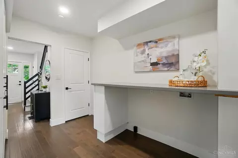 Entry Way - 4524 Clearview Ave, Cincinnati, OH 45205 photo 2 of 5