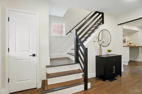 Entry Way - 4524 Clearview Ave, Cincinnati, OH 45205 photo 4 of 5