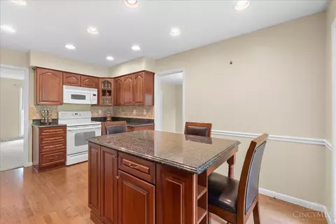 Kitchen - 5672 Cox Smith Rd, Mason, OH 45040 photo 5 of 5