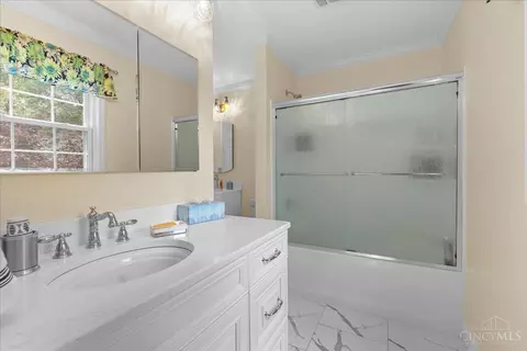 Bath - 5672 Cox Smith Rd, Mason, OH 45040 photo 2 of 3