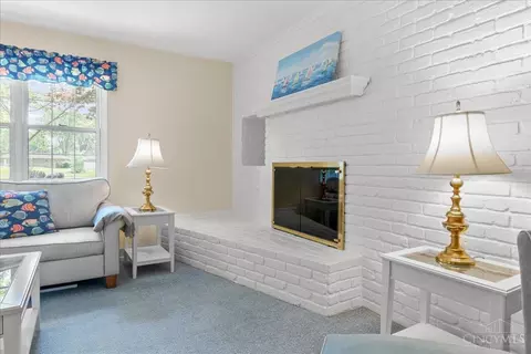 Living - 5672 Cox Smith Rd, Mason, OH 45040 photo 6 of 6