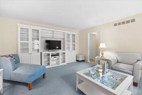 Living - 5672 Cox Smith Rd, Mason, OH 45040 photo 5 of 6