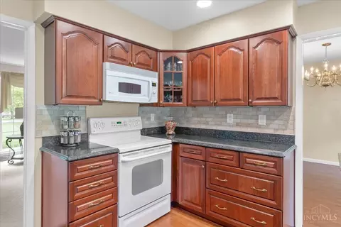 Kitchen - 5672 Cox Smith Rd, Mason, OH 45040 photo 3 of 5