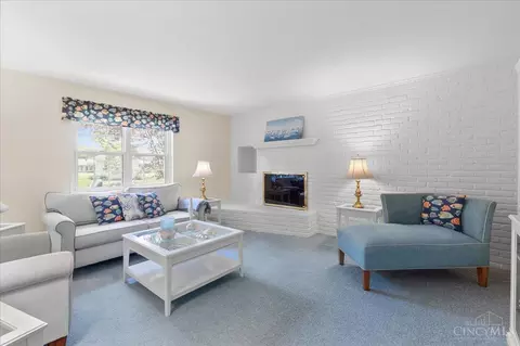 Living - 5672 Cox Smith Rd, Mason, OH 45040 photo 3 of 6