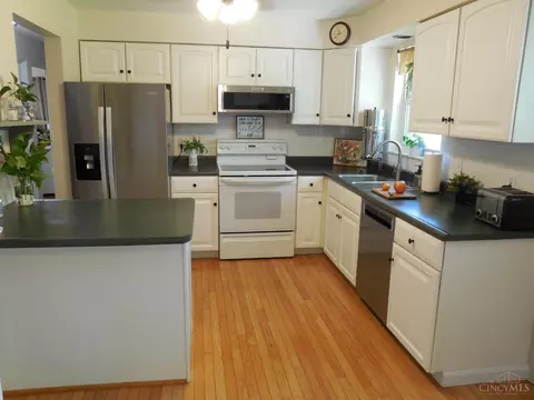 5357 Gander Dr, Cincinnati, OH 45238 photo 3