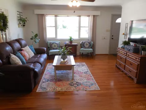 5357 Gander Dr, Cincinnati, OH 45238 photo 2