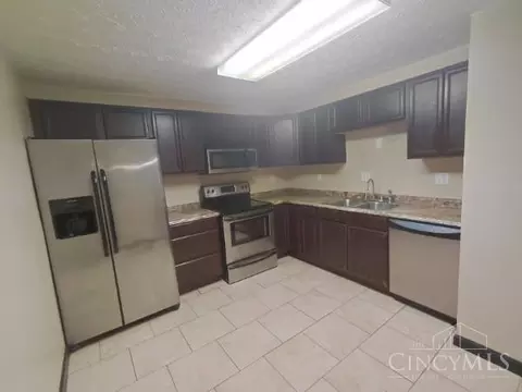 2454 Mustang Dr, Cincinnati, OH 45211 photo 4