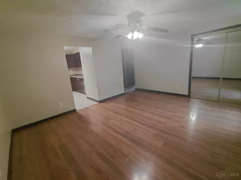 2454 Mustang Dr, Cincinnati, OH 45211 photo 2