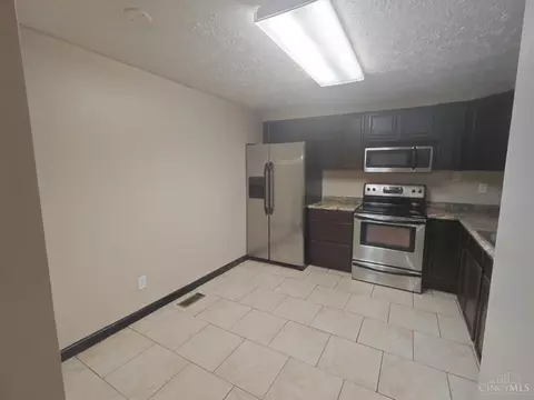 2454 Mustang Dr, Cincinnati, OH 45211 photo 5
