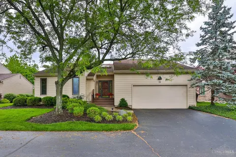 28 Carpenters Rdg, Blue Ash, OH 45241