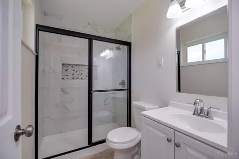 Bath - 2389 Aquarius Dr, Cincinnati, OH 45231 photo 1 of 3