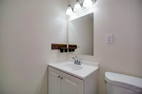 Bath - 2389 Aquarius Dr, Cincinnati, OH 45231 photo 2 of 3
