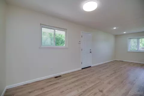 Living - 2389 Aquarius Dr, Cincinnati, OH 45231 photo 4 of 4