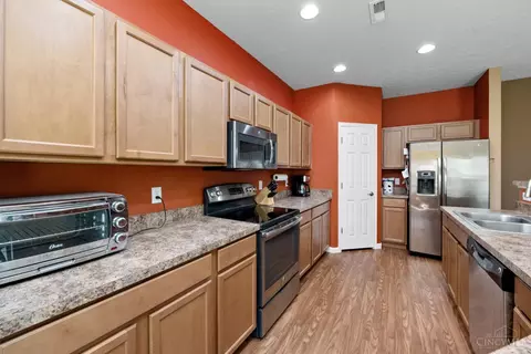 Kitchen - 164 Shanda Dr, Monroe, OH 45050 photo 3 of 4