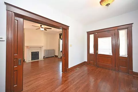 Entry Way - 266 Bodmann Ave, Cincinnati, OH 45219 photo 2 of 5