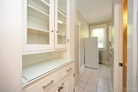 Entry Way - 266 Bodmann Ave, Cincinnati, OH 45219 photo 4 of 5