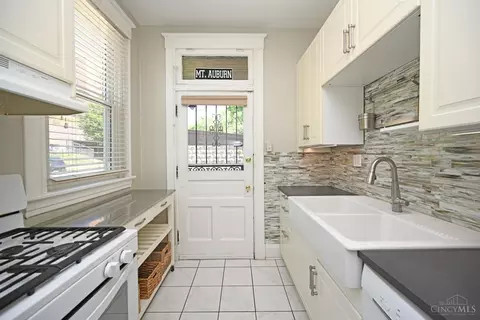 Kitchen - 266 Bodmann Ave, Cincinnati, OH 45219 photo 2 of 5