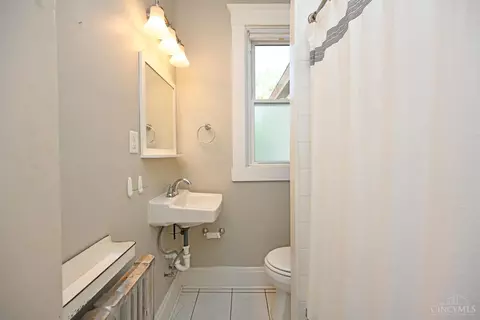 Bath - 266 Bodmann Ave, Cincinnati, OH 45219 photo 3 of 5