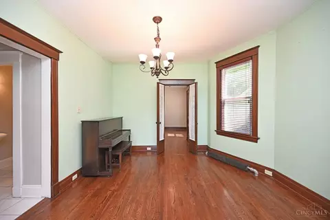 Dining - 266 Bodmann Ave, Cincinnati, OH 45219 photo 1 of 3