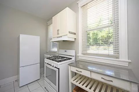 Kitchen - 266 Bodmann Ave, Cincinnati, OH 45219 photo 4 of 5