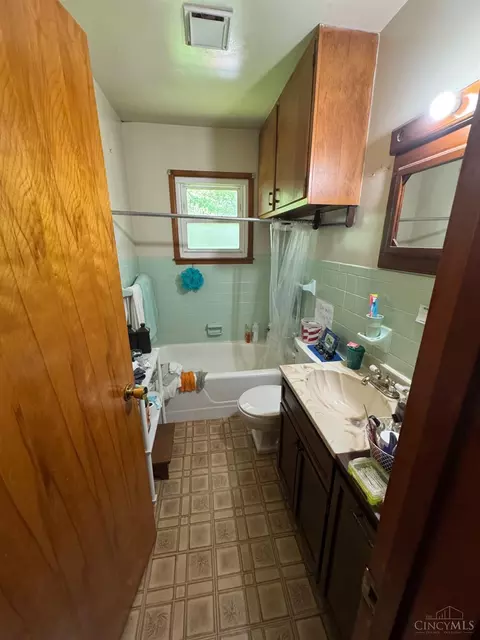 Bath - 812 Center St, Blanchester, OH 45107 photo 2 of 2