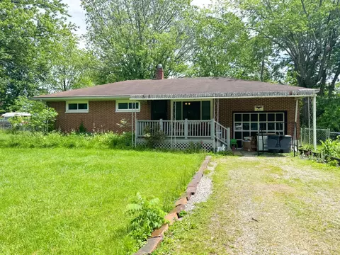 812 Center St, Blanchester, OH 45107