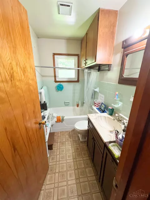 Bath - 812 Center St, Blanchester, OH 45107 photo 1 of 2