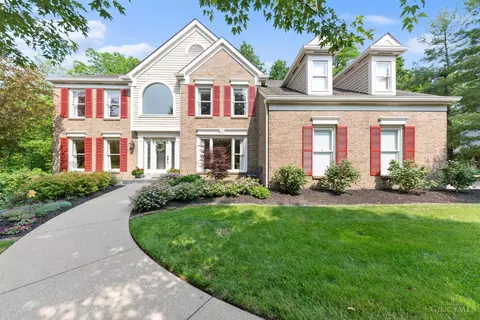 886 Country Club Dr, Cincinnati, OH 45245