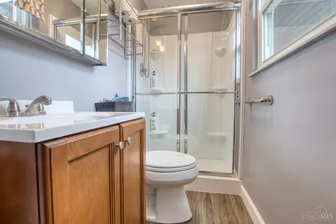 Bath - 687 Ridgeview Dr, Harrison, OH 45030 photo 1 of 2