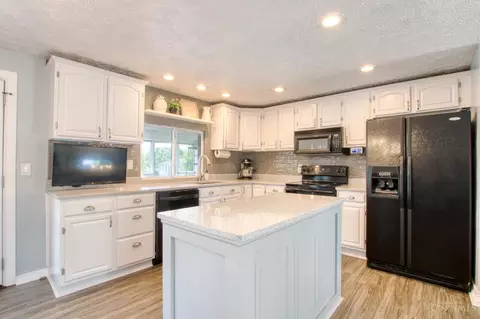 Kitchen - 687 Ridgeview Dr, Harrison, OH 45030 photo 2 of 2
