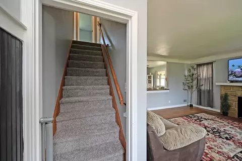 Entry Way - 1834 Miles Rd, Cincinnati, OH 45231 photo 2 of 3