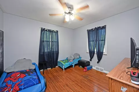 Bedroom - 1834 Miles Rd, Cincinnati, OH 45231 photo 5 of 15