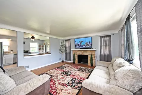 Living - 1834 Miles Rd, Cincinnati, OH 45231 photo 1 of 3