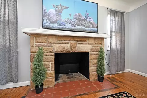 Living - 1834 Miles Rd, Cincinnati, OH 45231 photo 2 of 3
