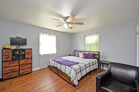 Bedroom - 1834 Miles Rd, Cincinnati, OH 45231 photo 1 of 15