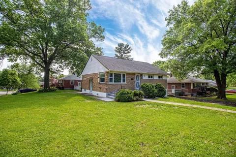 86 Illona Dr, Greenhills, OH 45218