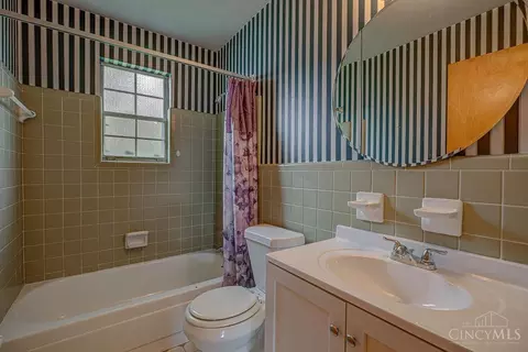 Bath - 112 Joyce Ave, Harrison, OH 45030 photo 2 of 3