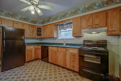 Kitchen - 112 Joyce Ave, Harrison, OH 45030 photo 2 of 3