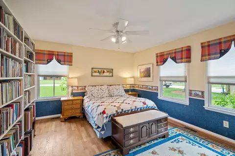 Bedroom - 5547 Mapleridge Dr, Cincinnati, OH 45227 photo 2 of 5