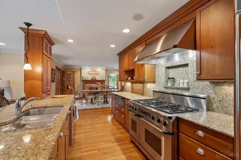 Kitchen - 5547 Mapleridge Dr, Cincinnati, OH 45227 photo 2 of 4
