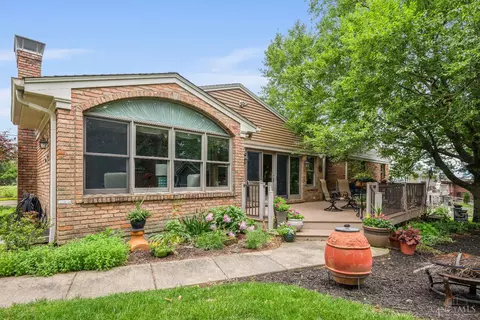 Exterior - 5547 Mapleridge Dr, Cincinnati, OH 45227 photo 5 of 12