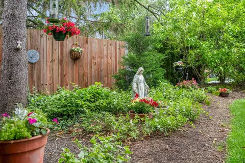 Exterior - 5547 Mapleridge Dr, Cincinnati, OH 45227 photo 8 of 12