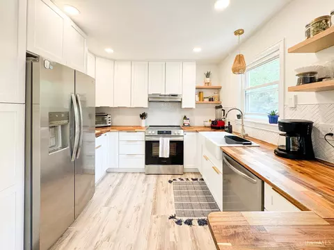 Kitchen - 6982 Grace Ave, Mariemont, OH 45227 photo 1 of 4