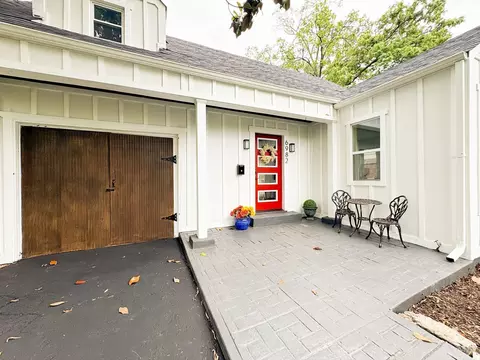 Exterior - 6982 Grace Ave, Mariemont, OH 45227 photo 4 of 10