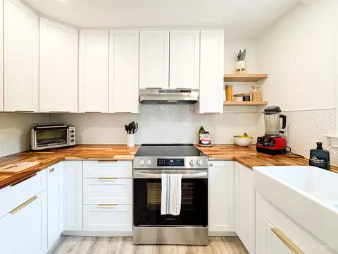 Kitchen - 6982 Grace Ave, Mariemont, OH 45227 photo 3 of 4