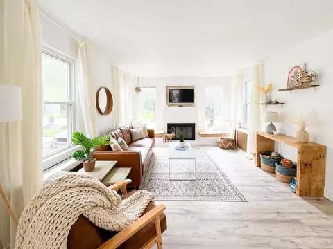 Living - 6982 Grace Ave, Mariemont, OH 45227 photo 2 of 6