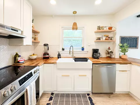Kitchen - 6982 Grace Ave, Mariemont, OH 45227 photo 2 of 4