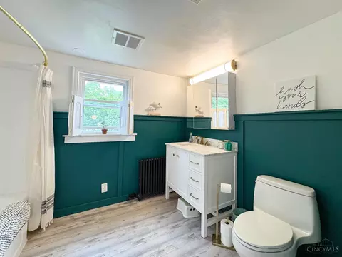 Bath - 6982 Grace Ave, Mariemont, OH 45227 photo 2 of 4