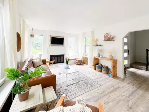 Living - 6982 Grace Ave, Mariemont, OH 45227 photo 3 of 6